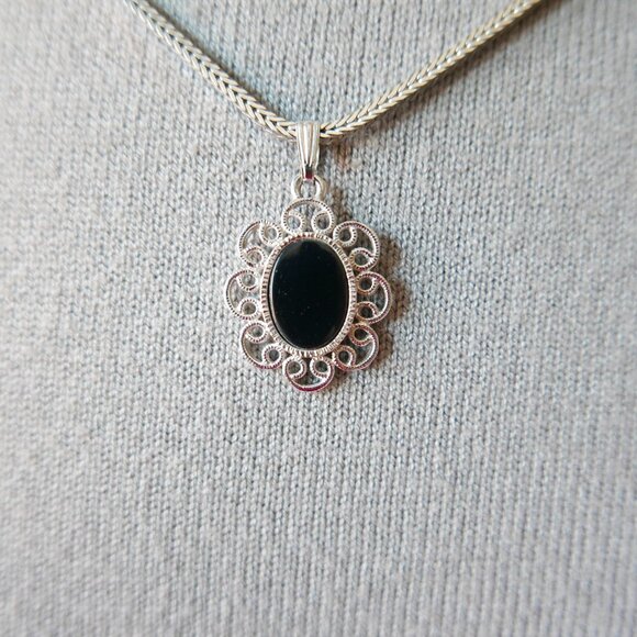 Vintage Sarah Coventry Filigree Pendant on Monet Silver Chain - Picture 3 of 7